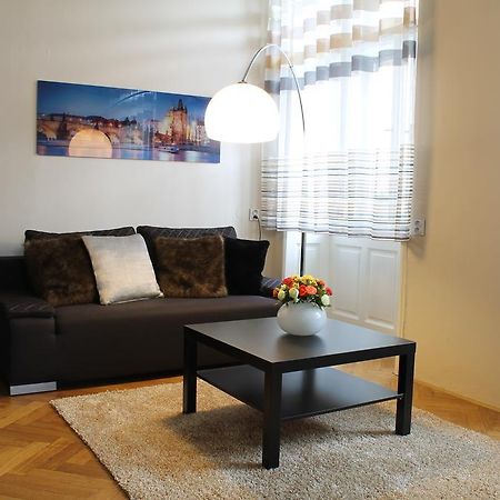Royal Prague Apartment Celakovskeho Sady Praga Exterior foto