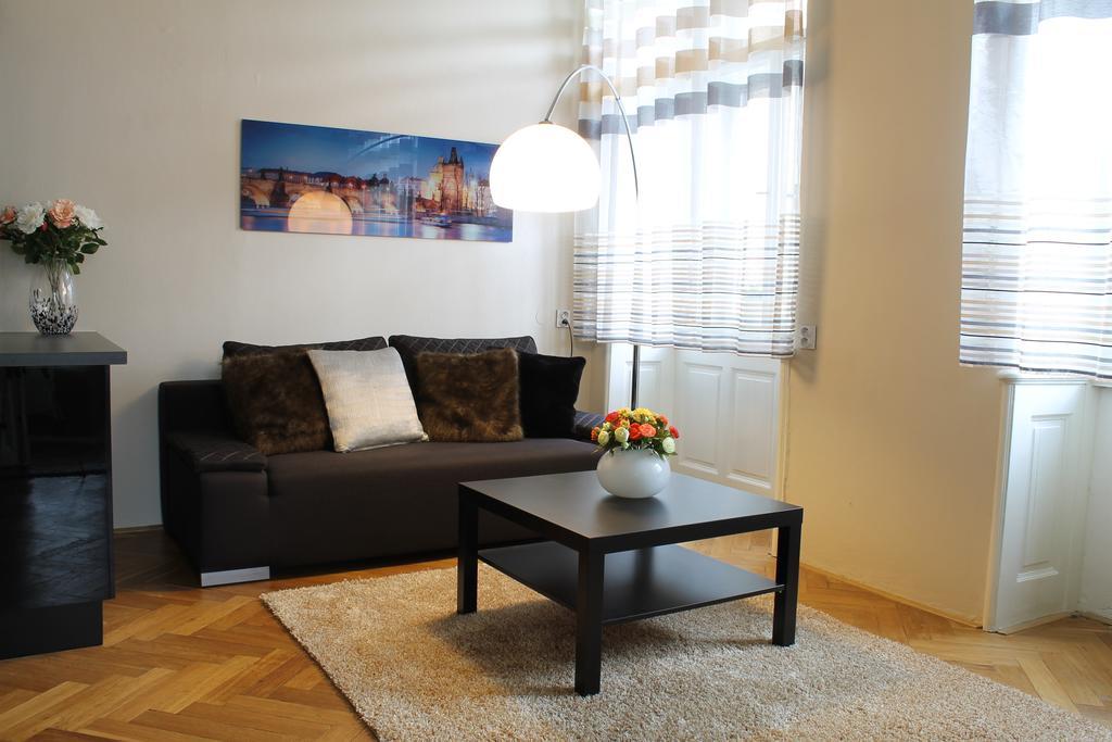 Royal Prague Apartment Celakovskeho Sady Praga Exterior foto