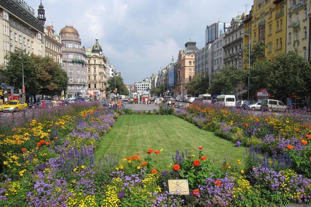 Royal Prague Apartment Celakovskeho Sady Praga Exterior foto