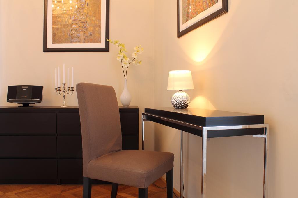Royal Prague Apartment Celakovskeho Sady Praga Quarto foto