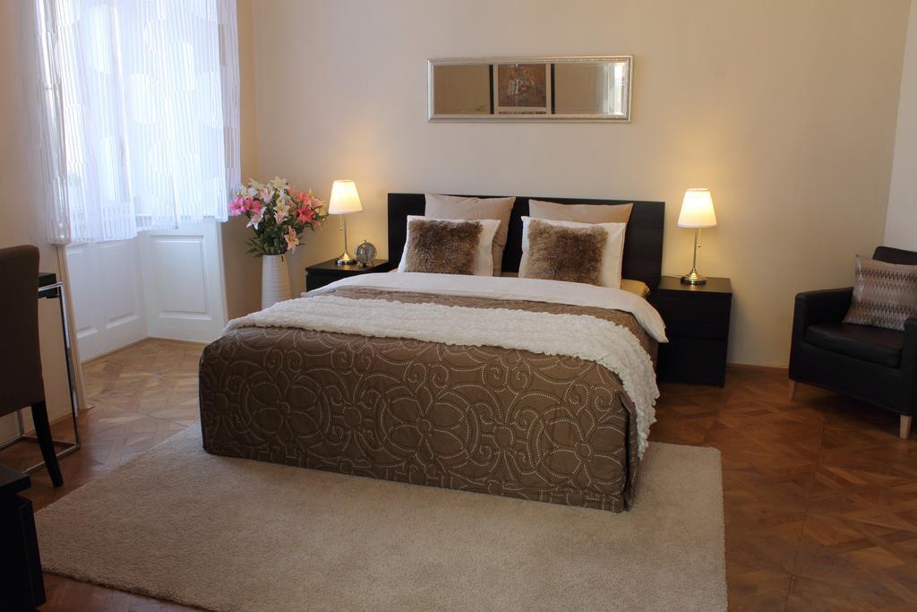 Royal Prague Apartment Celakovskeho Sady Praga Quarto foto